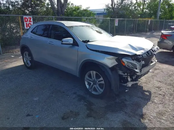 WDCTG4EB7KU007608 2019 MERCEDES-BENZ GLA-KLASSE - Image 1