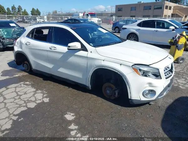 WDCTG4EBXJJ437469 2018 MERCEDES-BENZ GLA-KLASSE - Image 1