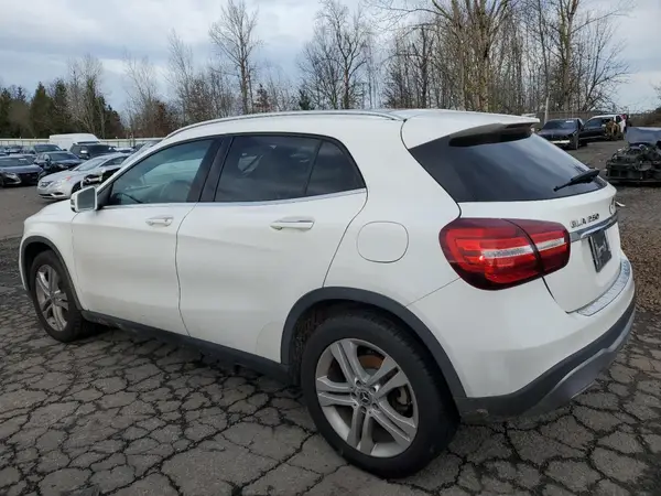 WDCTG4GB4JJ515029 2018 MERCEDES-BENZ GLA-KLASSE - Image 2