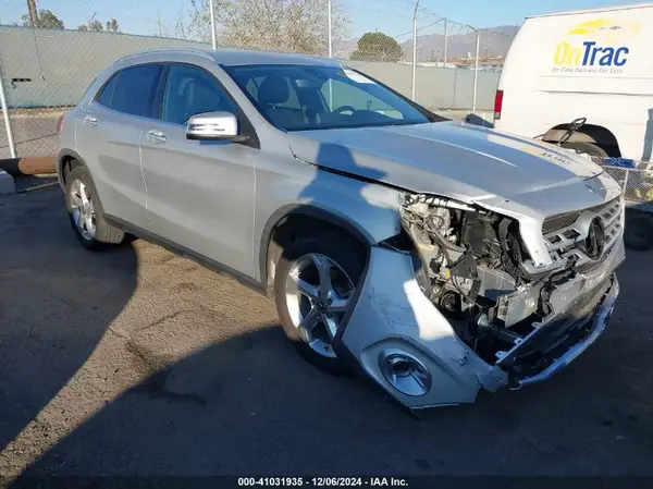 WDCTG4GB8JJ521027 2018 MERCEDES-BENZ GLA-KLASSE - Image 1