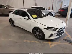 WDD3G4EBXKW015539 2019 MERCEDES-BENZ A-KLASSE