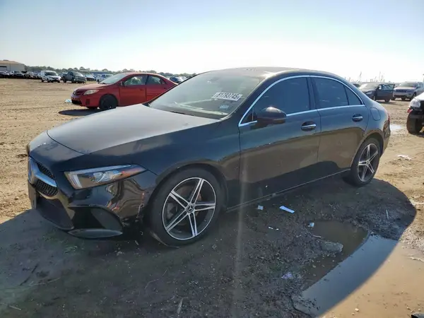 WDD3G4EBXKW033944 2019 MERCEDES-BENZ A-KLASSE - Image 1