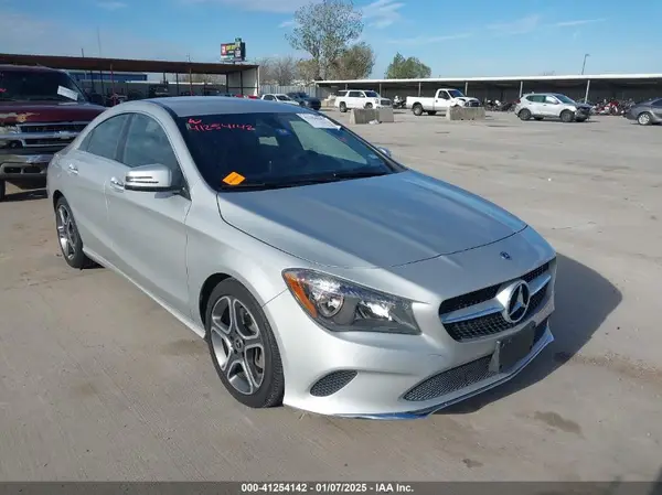 WDDSJ4EB0JN560523 2018 MERCEDES-BENZ CLA-KLASSE - Image 1