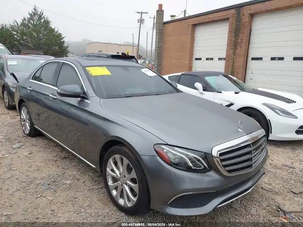 WDDZF4JB0HA073961 2017 MERCEDES-BENZ E-KLASSE - Image 1