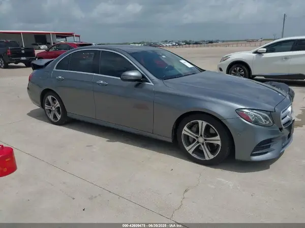 WDDZF4JB0HA165085 2017 MERCEDES-BENZ E-KLASSE - Image 1
