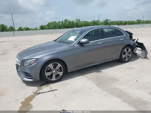 WDDZF4JB0HA165085 2017 MERCEDES-BENZ E-KLASSE - Image 2