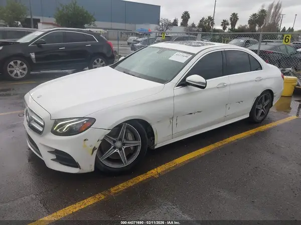 WDDZF4JB1HA166083 2017 MERCEDES-BENZ E-KLASSE - Image 2