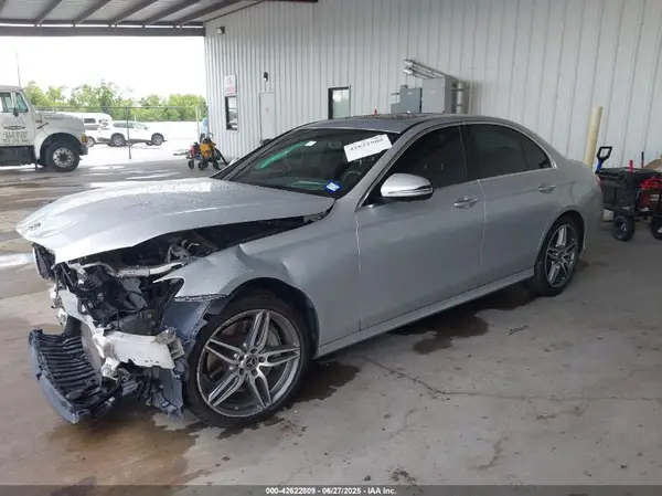 WDDZF4JB1KA594002 2019 MERCEDES-BENZ E-KLASSE - Image 2