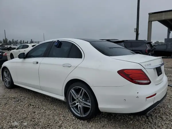 WDDZF4JB1KA613597 2019 MERCEDES-BENZ E-KLASSE - Image 2