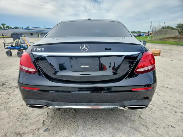 2017 MERCEDES-BENZ E-KLASSE auction photo 6
