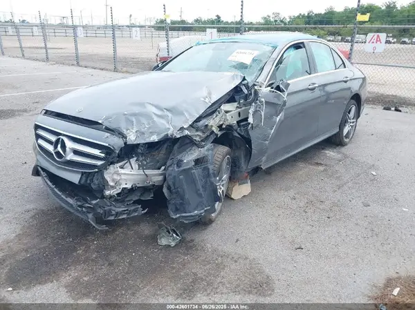 WDDZF4JB2KA605928 2019 MERCEDES-BENZ E-KLASSE - Image 2
