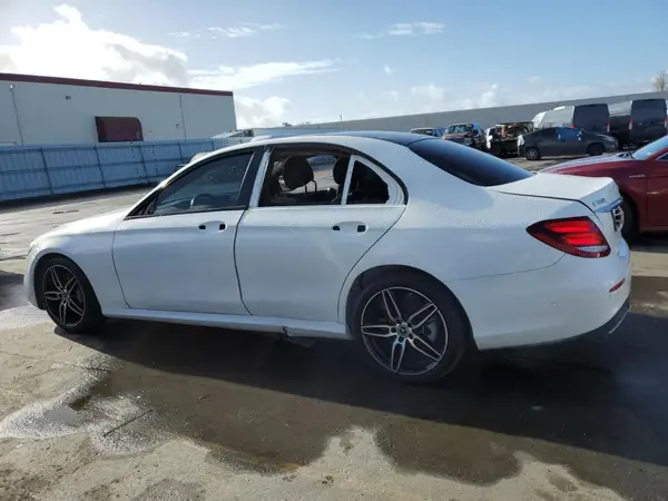 WDDZF4JB2KA646074 2019 MERCEDES-BENZ E-KLASSE - Image 2