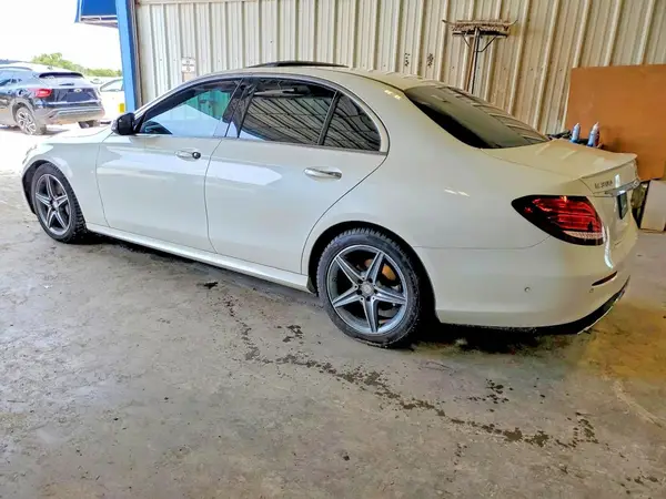 WDDZF4JB3HA049265 2017 MERCEDES-BENZ E-KLASSE - Image 2