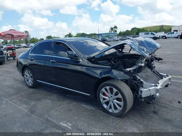WDDZF4JB3HA182026 2017 MERCEDES-BENZ E-KLASSE - Image 1