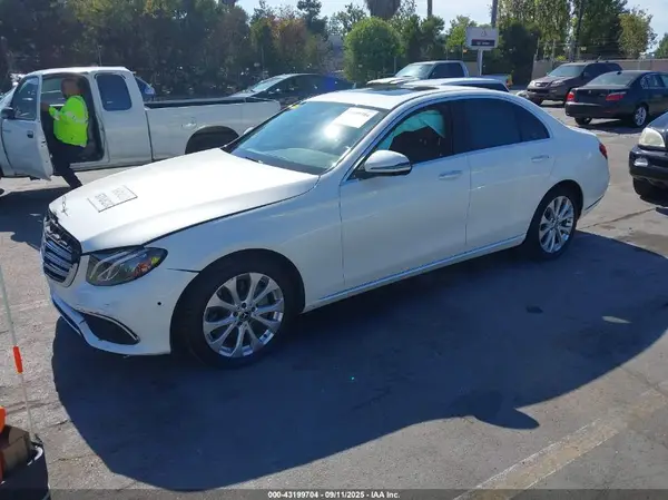 WDDZF4JB3HA284877 2017 MERCEDES-BENZ E-KLASSE - Image 2