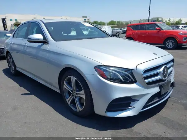 WDDZF4JB3KA653051 2019 MERCEDES-BENZ E-KLASSE - Image 1