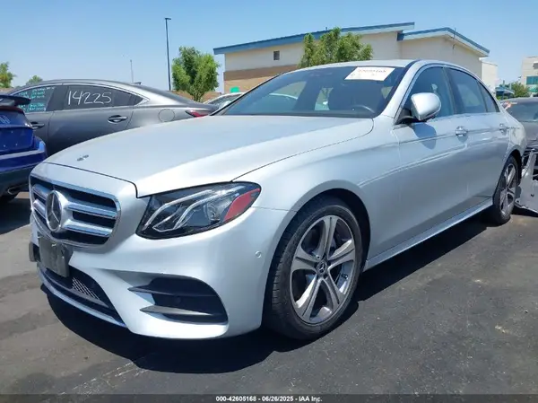 WDDZF4JB3KA653051 2019 MERCEDES-BENZ E-KLASSE - Image 2