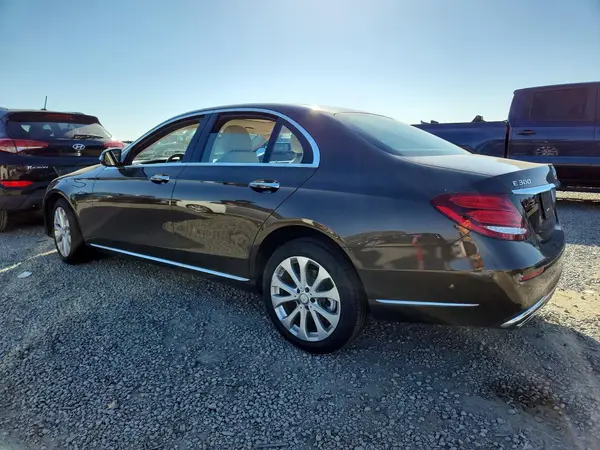 WDDZF4JB4HA072909 2017 MERCEDES-BENZ E-KLASSE - Image 2
