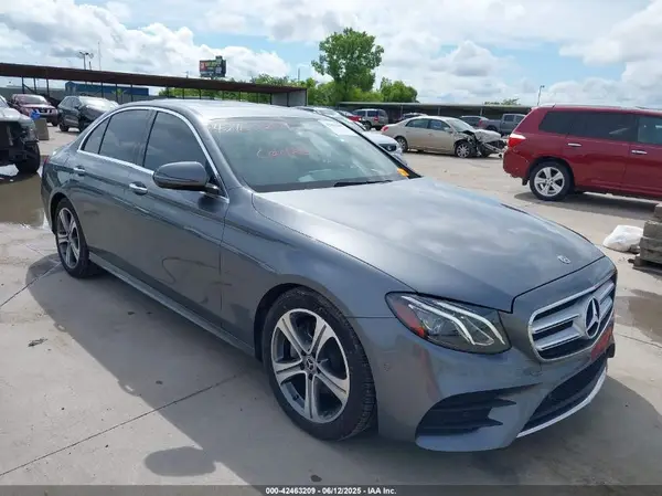 WDDZF4JB4JA330061 2018 MERCEDES-BENZ E-KLASSE - Image 1