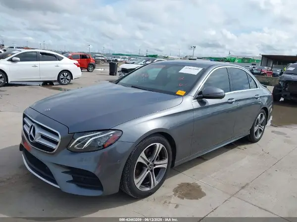 WDDZF4JB4JA330061 2018 MERCEDES-BENZ E-KLASSE - Image 2
