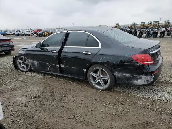 WDDZF4JB4JA378210 2018 MERCEDES-BENZ E-KLASSE - Image 2