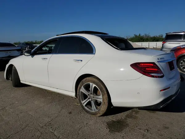 WDDZF4JB4JA394651 2018 MERCEDES-BENZ E-KLASSE - Image 2