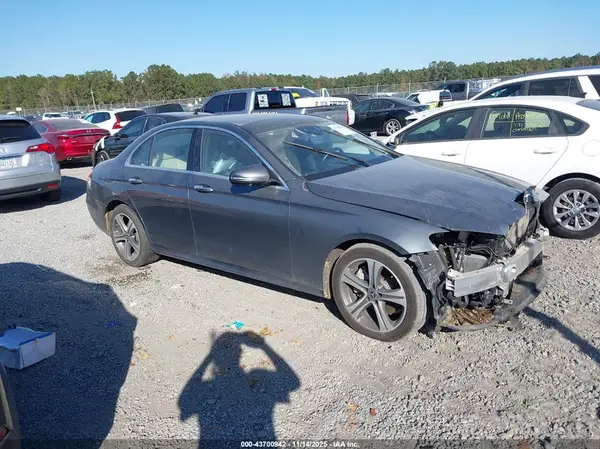 WDDZF4JB4KA584158 2019 MERCEDES-BENZ E-KLASSE - Image 1