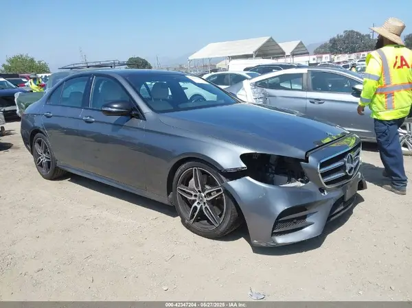 WDDZF4JB5KA544056 2019 MERCEDES-BENZ E-KLASSE - Image 1