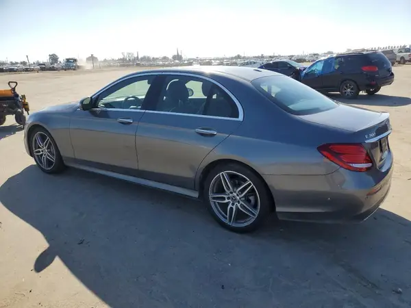 WDDZF4JB6KA489441 2019 MERCEDES-BENZ E-KLASSE - Image 2