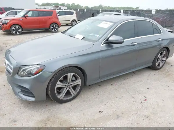 WDDZF4JB7JA357139 2018 MERCEDES-BENZ E-KLASSE - Image 2