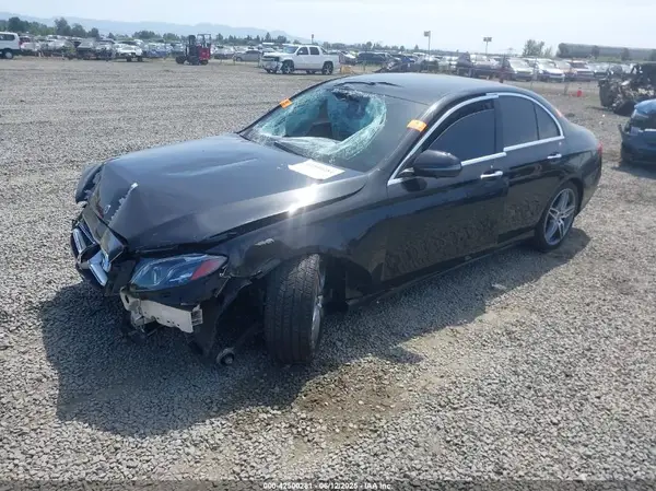 WDDZF4JB7KA577172 2019 MERCEDES-BENZ E-KLASSE - Image 2