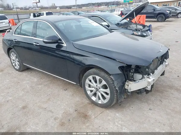 WDDZF4JB8HA260915 2017 MERCEDES-BENZ E-KLASSE - Image 1