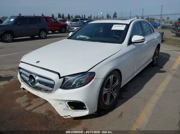 WDDZF4JB8KA597205 2019 MERCEDES-BENZ E-KLASSE - Image 2