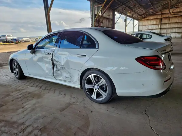 WDDZF4JB9HA053353 2017 MERCEDES-BENZ E-KLASSE - Image 2