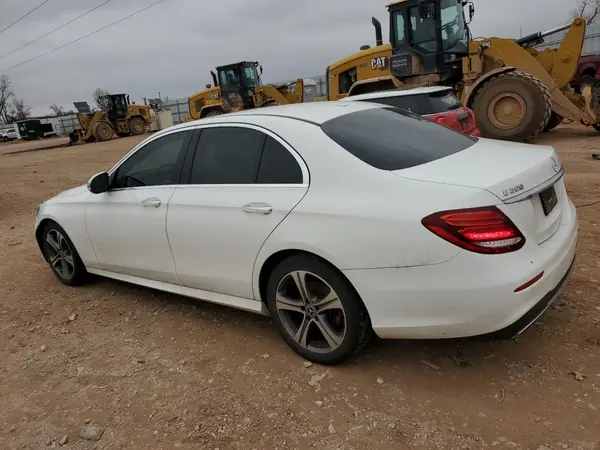 WDDZF4JB9KA611354 2019 MERCEDES-BENZ E-KLASSE - Image 2