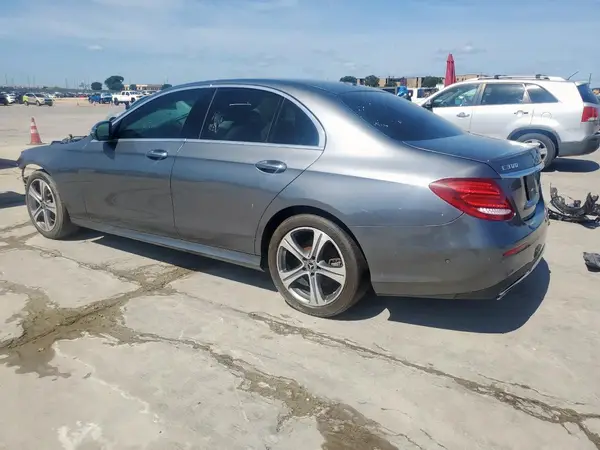 WDDZF4JBXJA391981 2018 MERCEDES-BENZ E-KLASSE - Image 2
