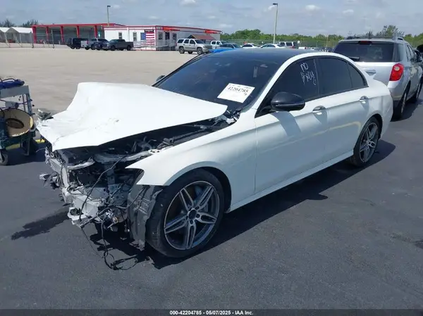 WDDZF4KB0JA370037 2018 MERCEDES-BENZ E-KLASSE - Image 2
