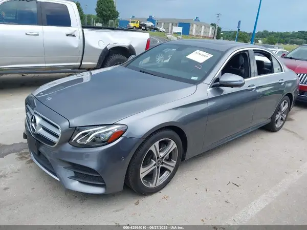 WDDZF4KB0KA525297 2019 MERCEDES-BENZ E-KLASSE - Image 2