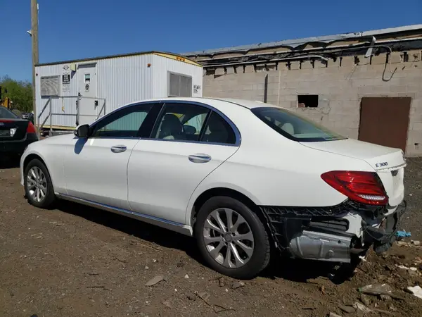 WDDZF4KB1HA195260 2017 MERCEDES-BENZ E-KLASSE - Image 2