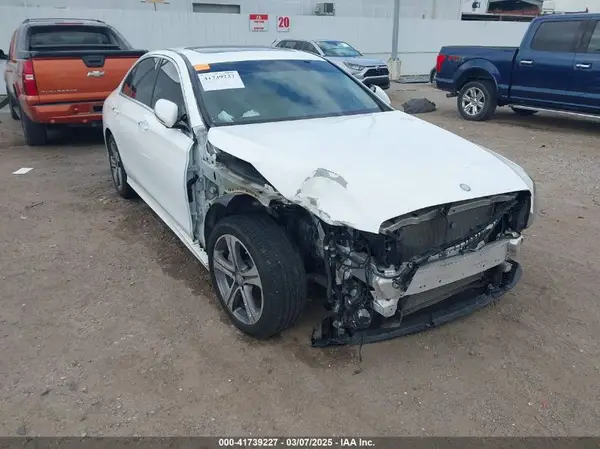 WDDZF4KB1HA215586 2017 MERCEDES-BENZ E-KLASSE - Image 1