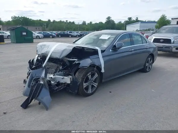WDDZF4KB1JA413834 2018 MERCEDES-BENZ E-KLASSE - Image 2