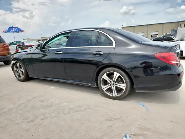 WDDZF4KB2HA057792 2017 MERCEDES-BENZ E-KLASSE - Image 2