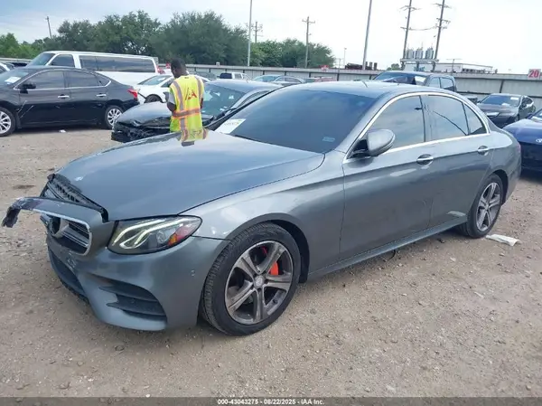 WDDZF4KB2HA100656 2017 MERCEDES-BENZ E-KLASSE - Image 2