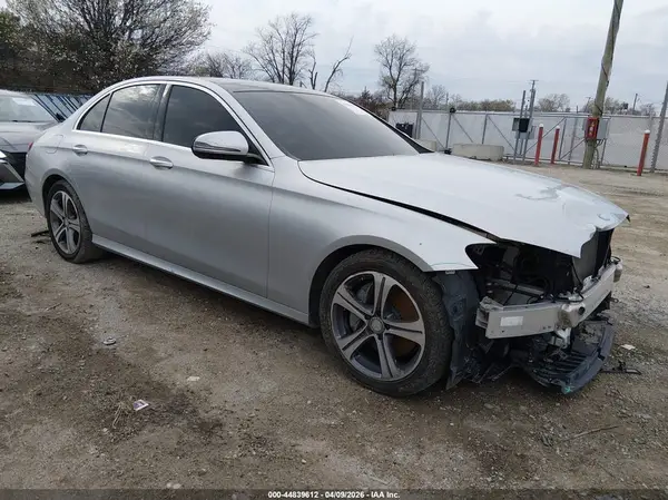 WDDZF4KB2HA122544 2017 MERCEDES-BENZ E-KLASSE - Image 1