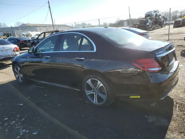WDDZF4KB2JA469622 2018 MERCEDES-BENZ E-KLASSE - Image 2