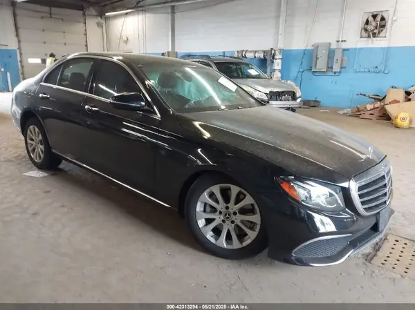 WDDZF4KB2KA577059 2019 MERCEDES-BENZ E-KLASSE - Image 1