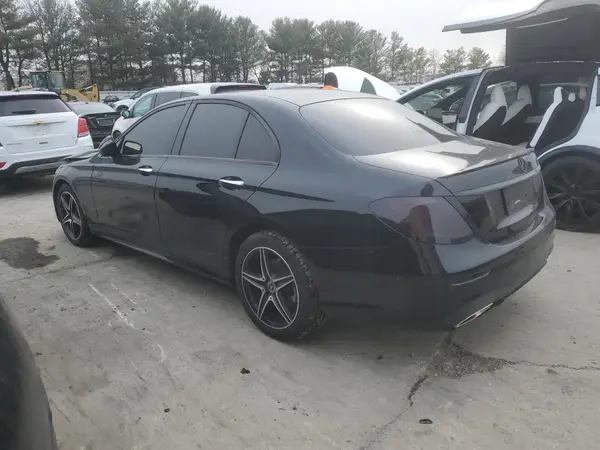 WDDZF4KB3KA509143 2019 MERCEDES-BENZ E-KLASSE - Image 2