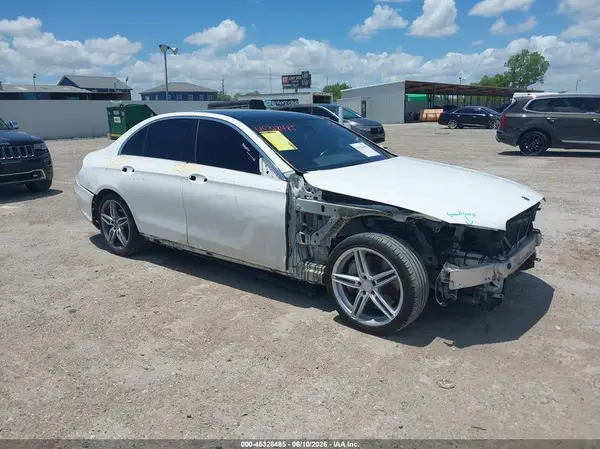 WDDZF4KB4JA358022 2018 MERCEDES-BENZ E-KLASSE - Image 1