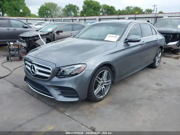 WDDZF4KB4KA489825 2019 MERCEDES-BENZ E-KLASSE - Image 2
