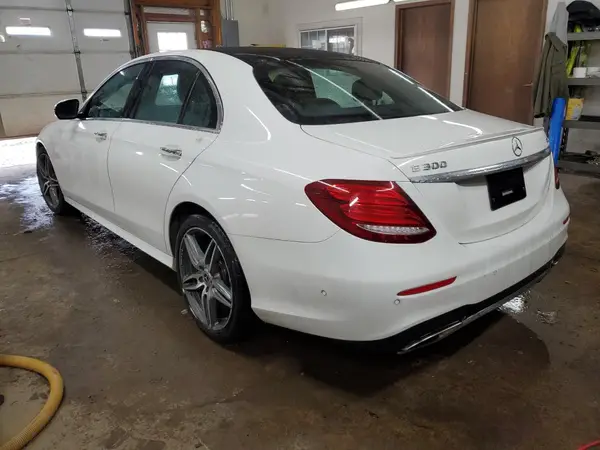 WDDZF4KB4KA673596 2019 MERCEDES-BENZ E-KLASSE - Image 2